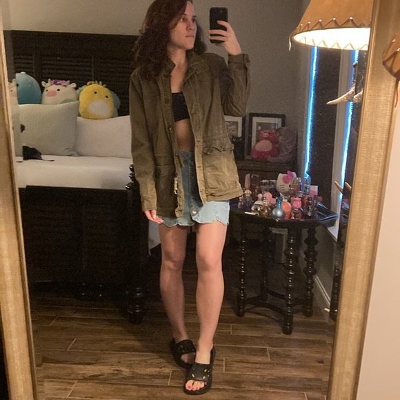 Coolest military style jacket 🧥 - Picture 3 of 6